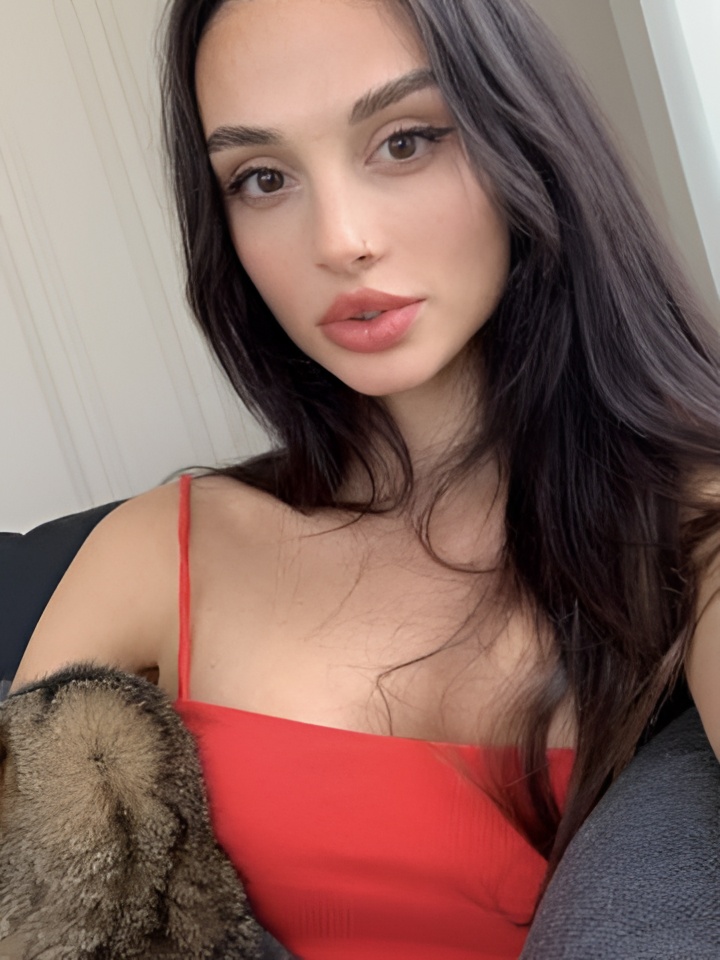 Индивидуалка Эмиля, доступна для личного знакомства от 10000 руб